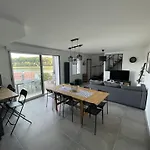 펜션 Chaleureux Avec Vue Sur *